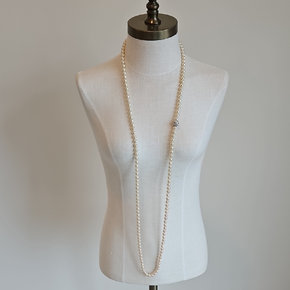 Elegant Faux Pearl Necklace